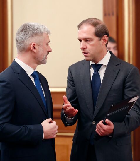 Премьер-министр РФ Д. Медведев провел заседание правительства РФ