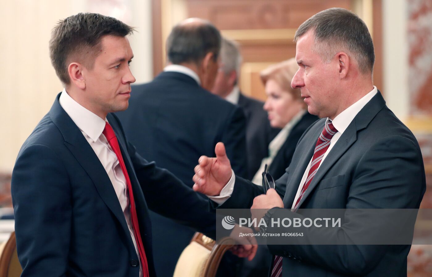 Премьер-министр РФ Д. Медведев провел заседание правительства РФ