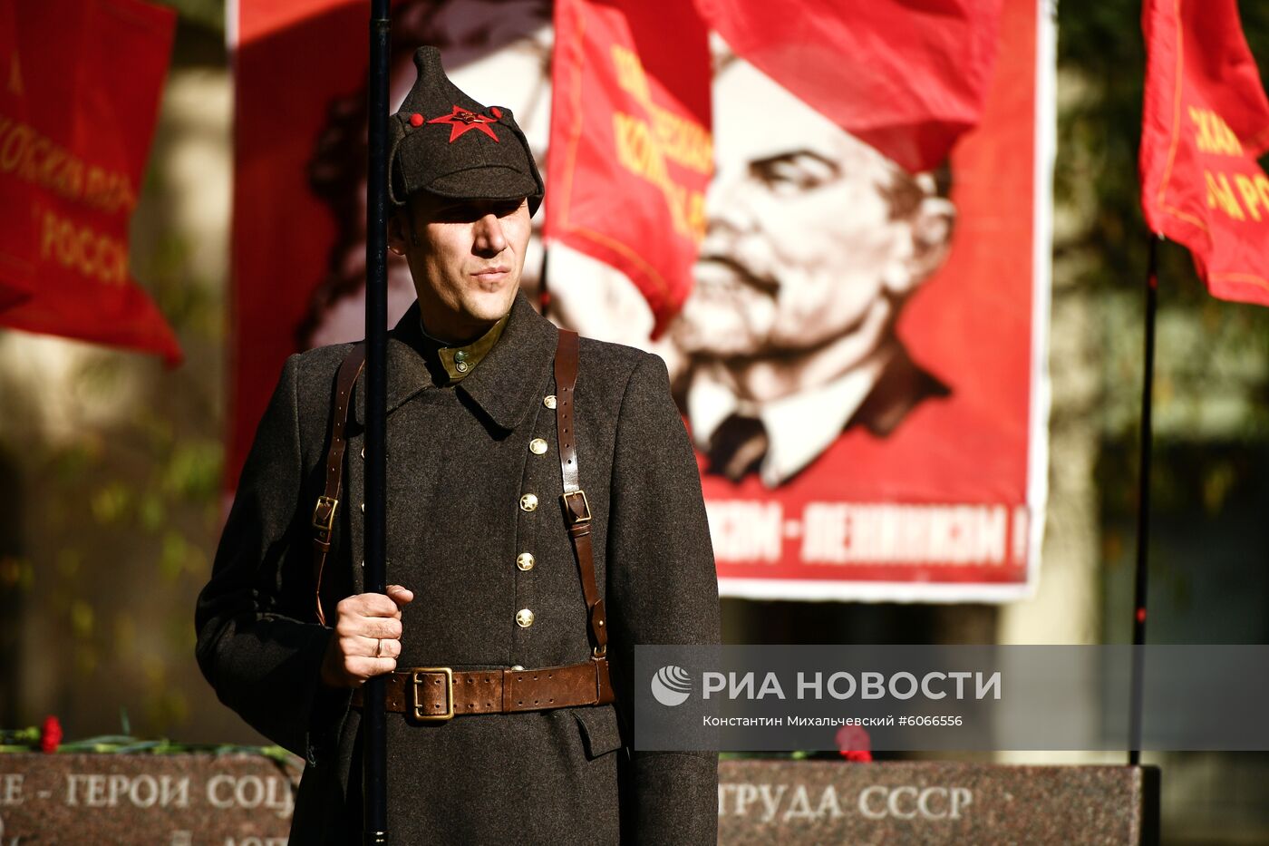 Шествия и митинги, посвященные 102-й годовщине Великого Октября 