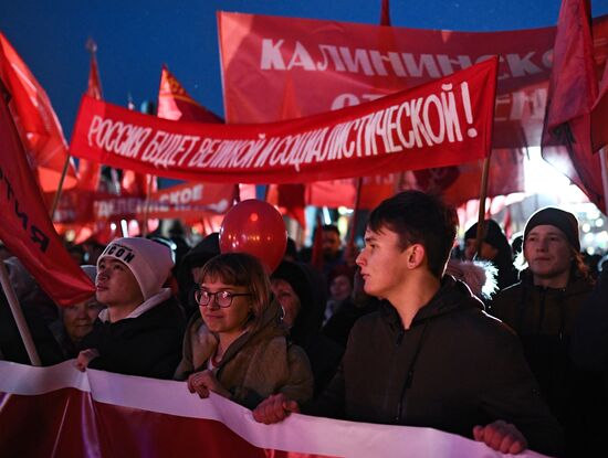 Шествия и митинги, посвященные 102-й годовщине Великого Октября 