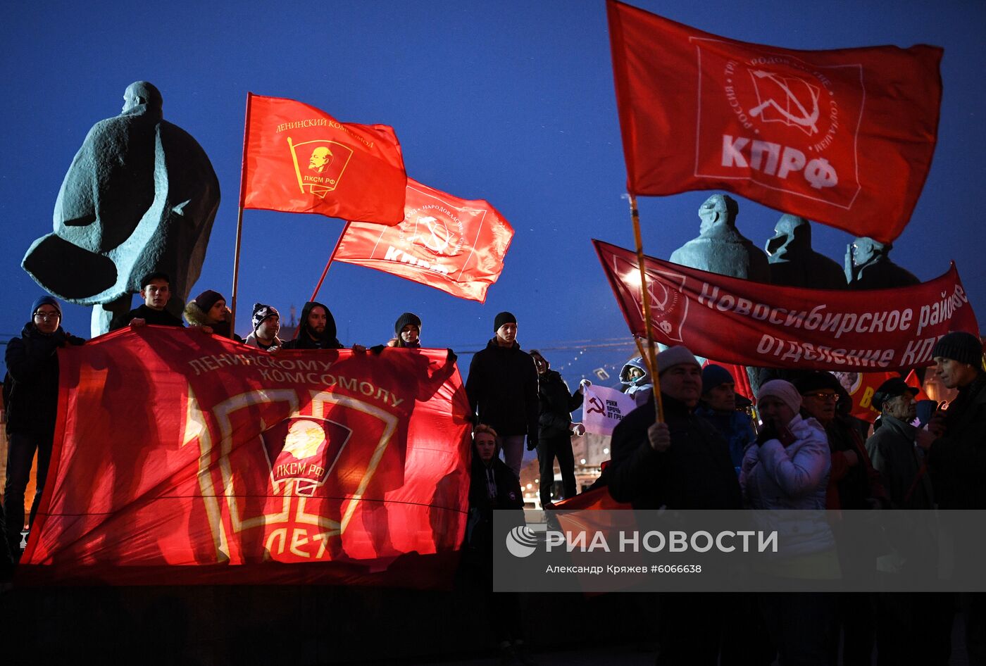 Шествия и митинги, посвященные 102-й годовщине Великого Октября 