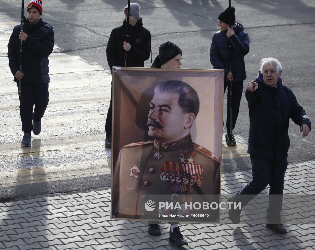 Шествия и митинги, посвященные 102-й годовщине Великого Октября 