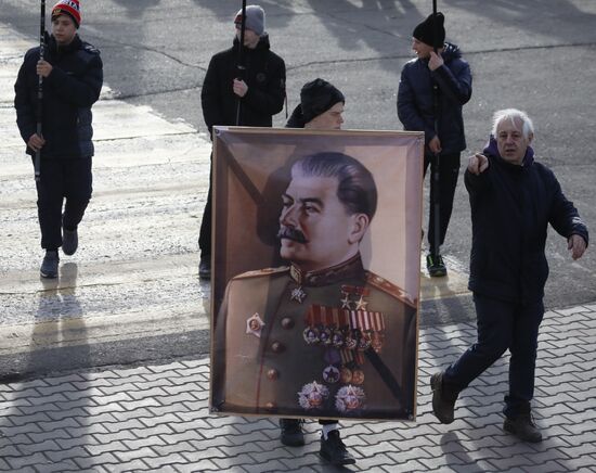 Шествия и митинги, посвященные 102-й годовщине Великого Октября 