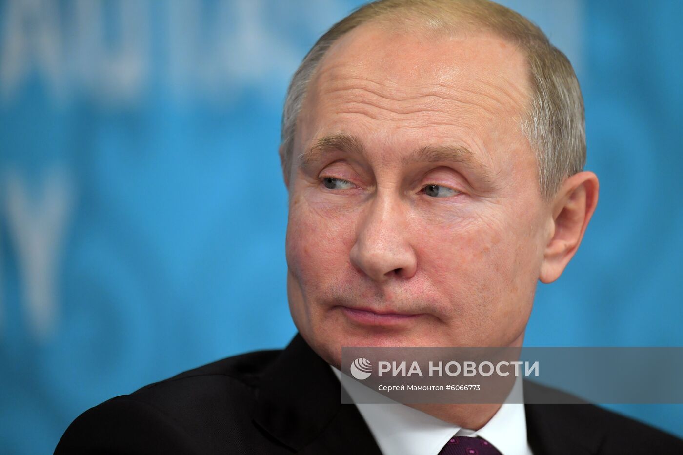 Президент РФ В. Путин принял участие в форуме межрегионального сотрудничества России и Казахстана
