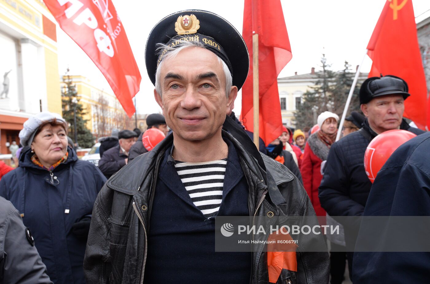 Шествия и митинги, посвященные 102-й годовщине Великого Октября 