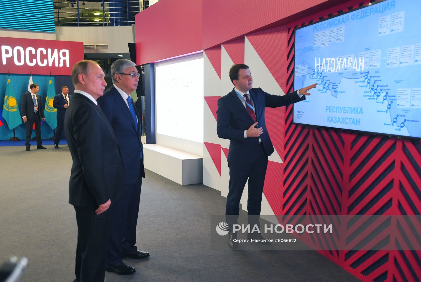 Президент РФ В. Путин принял участие в форуме межрегионального сотрудничества России и Казахстана