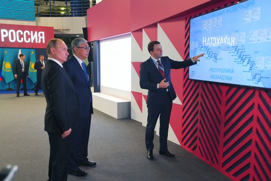 Президент РФ В. Путин принял участие в форуме межрегионального сотрудничества России и Казахстана
