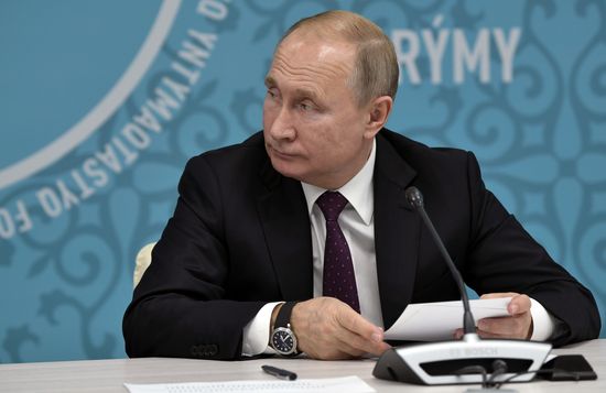 Президент РФ В. Путин принял участие в форуме межрегионального сотрудничества России и Казахстана