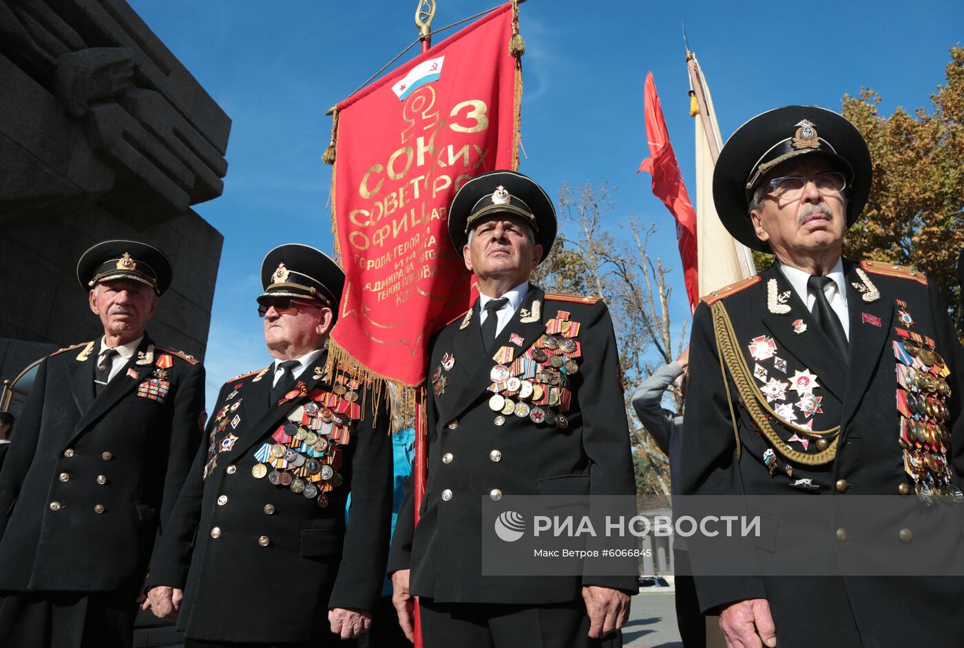 Шествия и митинги, посвященные 102-й годовщине Великого Октября 