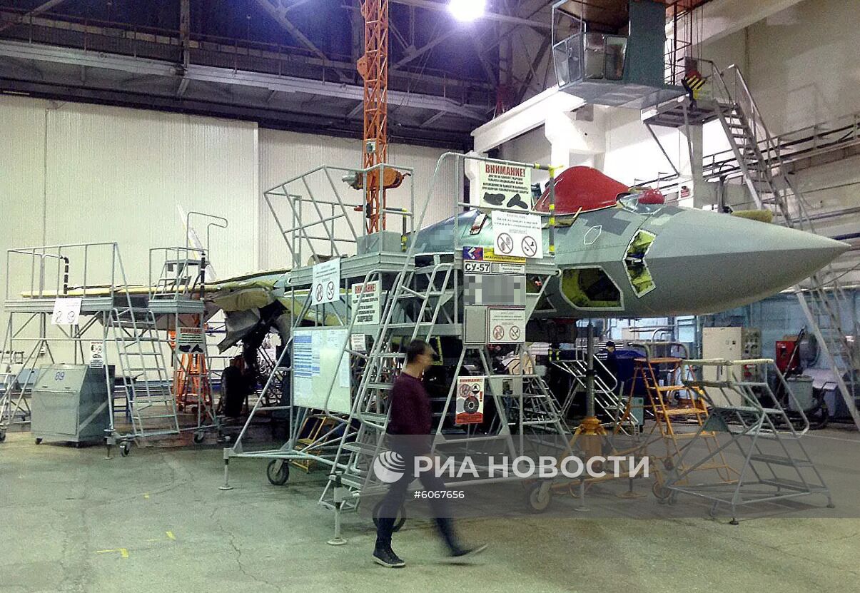 Первый серийный истребитель пятого поколения Су-57