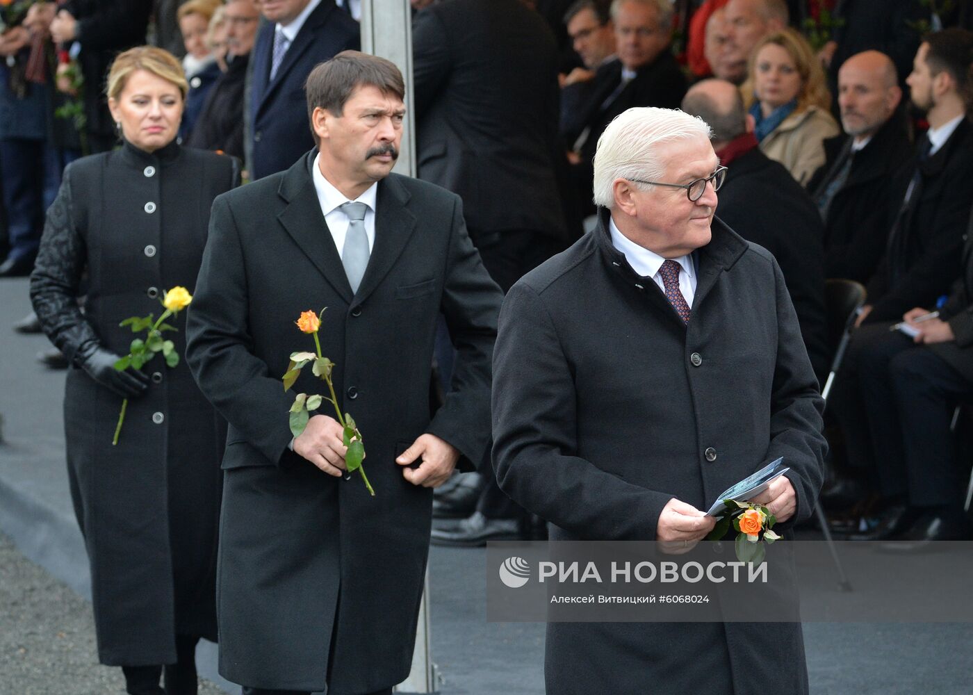Федеральный президент Германии Франк-Вальтер Штайнмайер, президент Венгрии Янош Адер и президент Словакии Зузана Чапутова (справа налево) во время мероприятий по случаю 30-летней годовщины падения Берлинской стены, ознаменовавшего воссоединение населения ФРГ и ГДР. Место: Германия, Берлин. Автор: Алексей Витвицкий/РИА Новости. Мероприятия по случаю 30-летней годовщины падения Берлинской стены