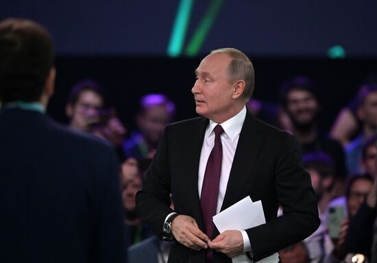 Президент РФ В. Путин принял участие в форуме Восточной Европы по искусственному интеллекту AIJ