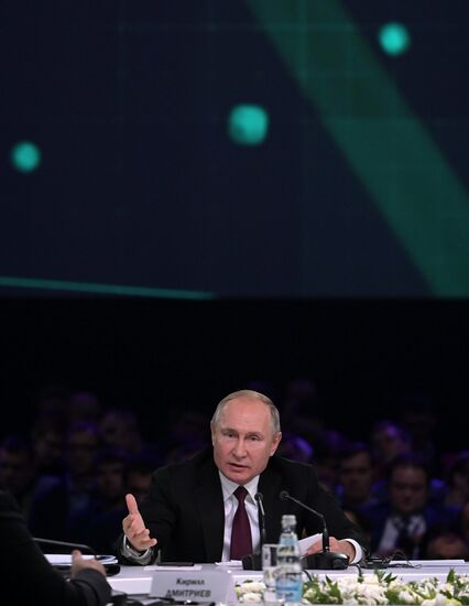 Президент РФ В. Путин принял участие в форуме Восточной Европы по искусственному интеллекту AIJ