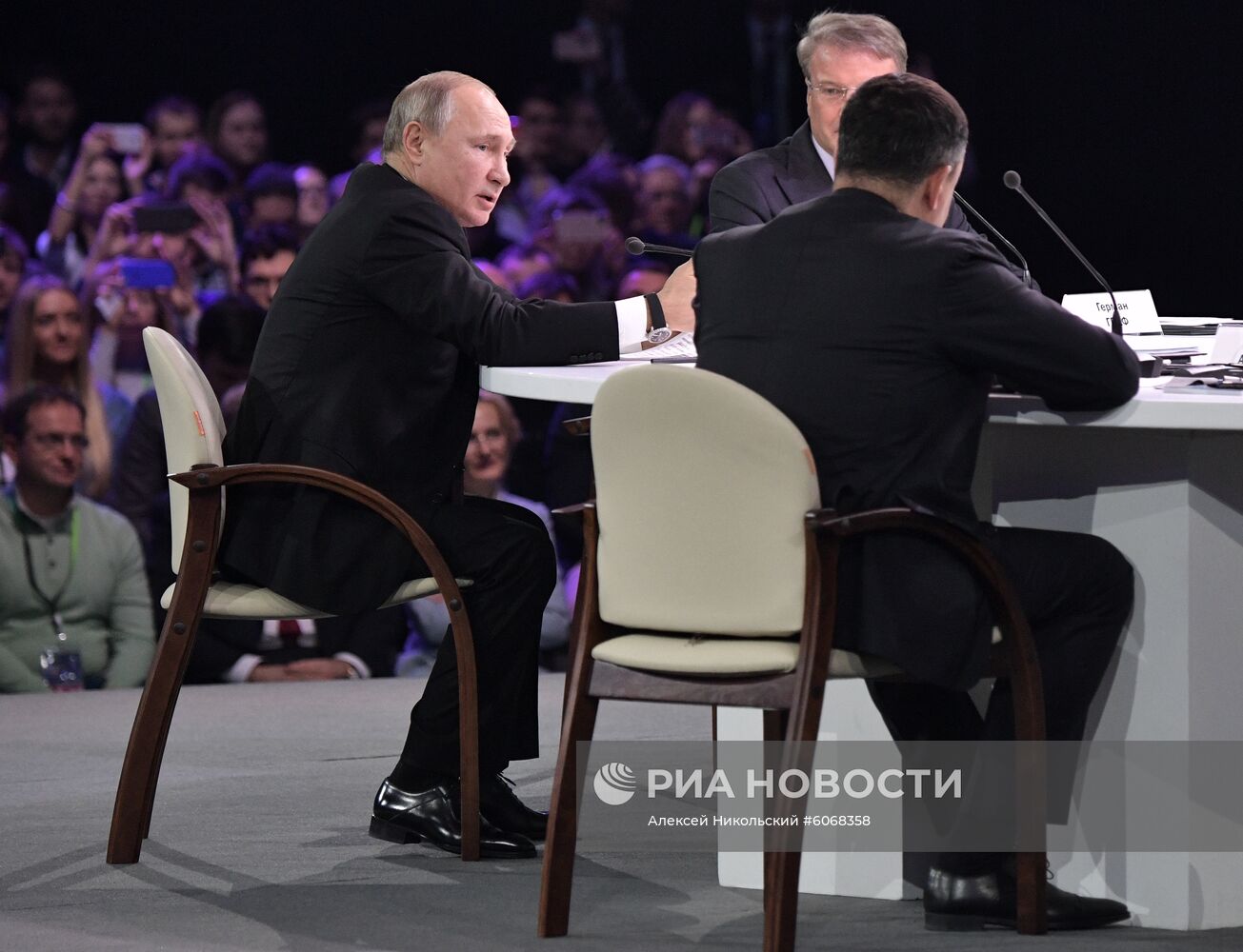 Президент РФ В. Путин принял участие в форуме Восточной Европы по искусственному интеллекту AIJ