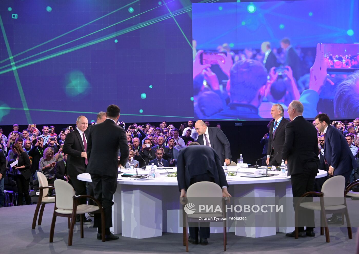 Президент РФ В. Путин принял участие в форуме Восточной Европы по искусственному интеллекту AIJ