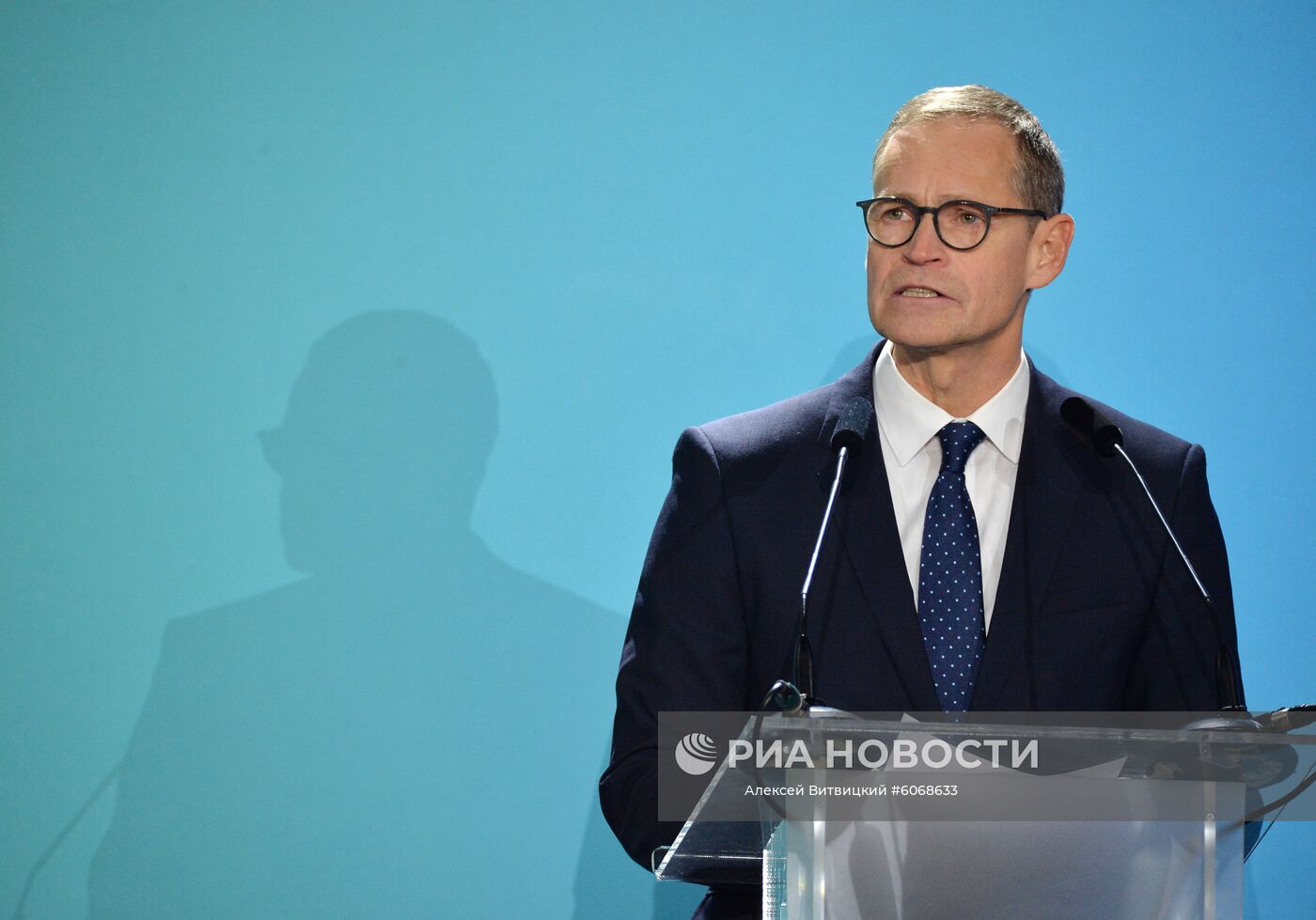 Бургомистр Берлина Михаэль Мюллер выступает на концерте у Бранденбургских ворот в рамках мероприятий по случаю 30-летней годовщины падения Берлинской стены, ознаменовавшего воссоединение населения ФРГ и ГДР. Место: Германия, Берлин. Автор: Алексей Витвицкий/РИА Новости. Мероприятия по случаю 30-летней годовщины падения Берлинской стены