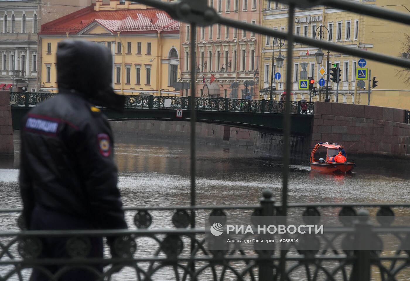 Следственные действия на реке Мойке в Санкт-Петербурге