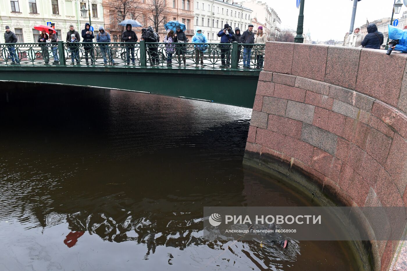 Следственные действия на реке Мойке в Санкт-Петербурге