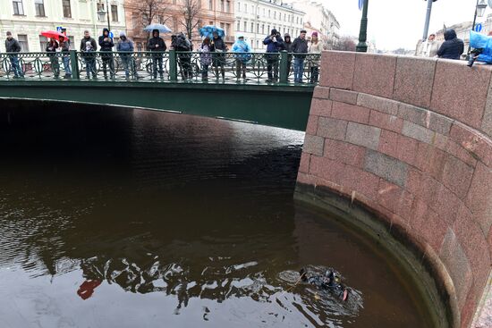 Следственные действия на реке Мойке в Санкт-Петербурге
