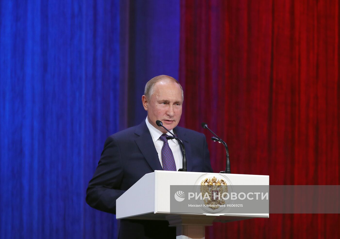 Президент РФ В. Путин принял участие в торжественном вечере ко Дню сотрудника органов внутренних дел РФ