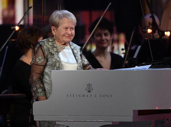 Юбилейный вечер А. Пахмутовой