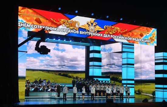 Президент РФ В. Путин принял участие в торжественном вечере ко Дню сотрудника органов внутренних дел РФ