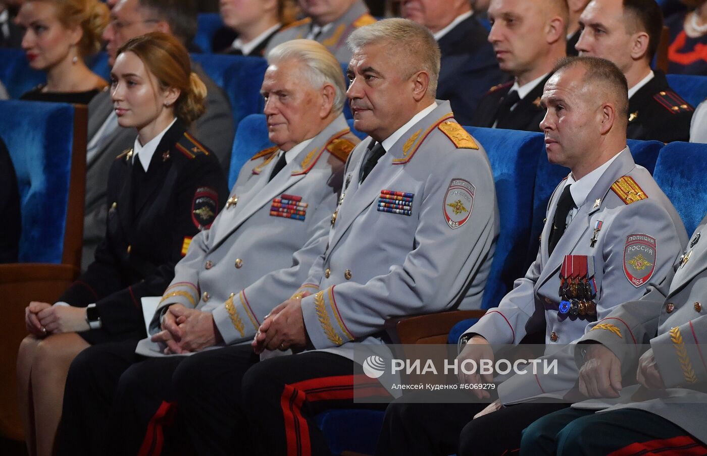 Президент РФ В. Путин принял участие в торжественном вечере ко Дню сотрудника органов внутренних дел РФ