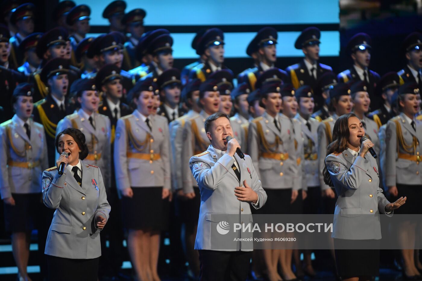 Президент РФ В. Путин принял участие в торжественном вечере ко Дню сотрудника органов внутренних дел РФ