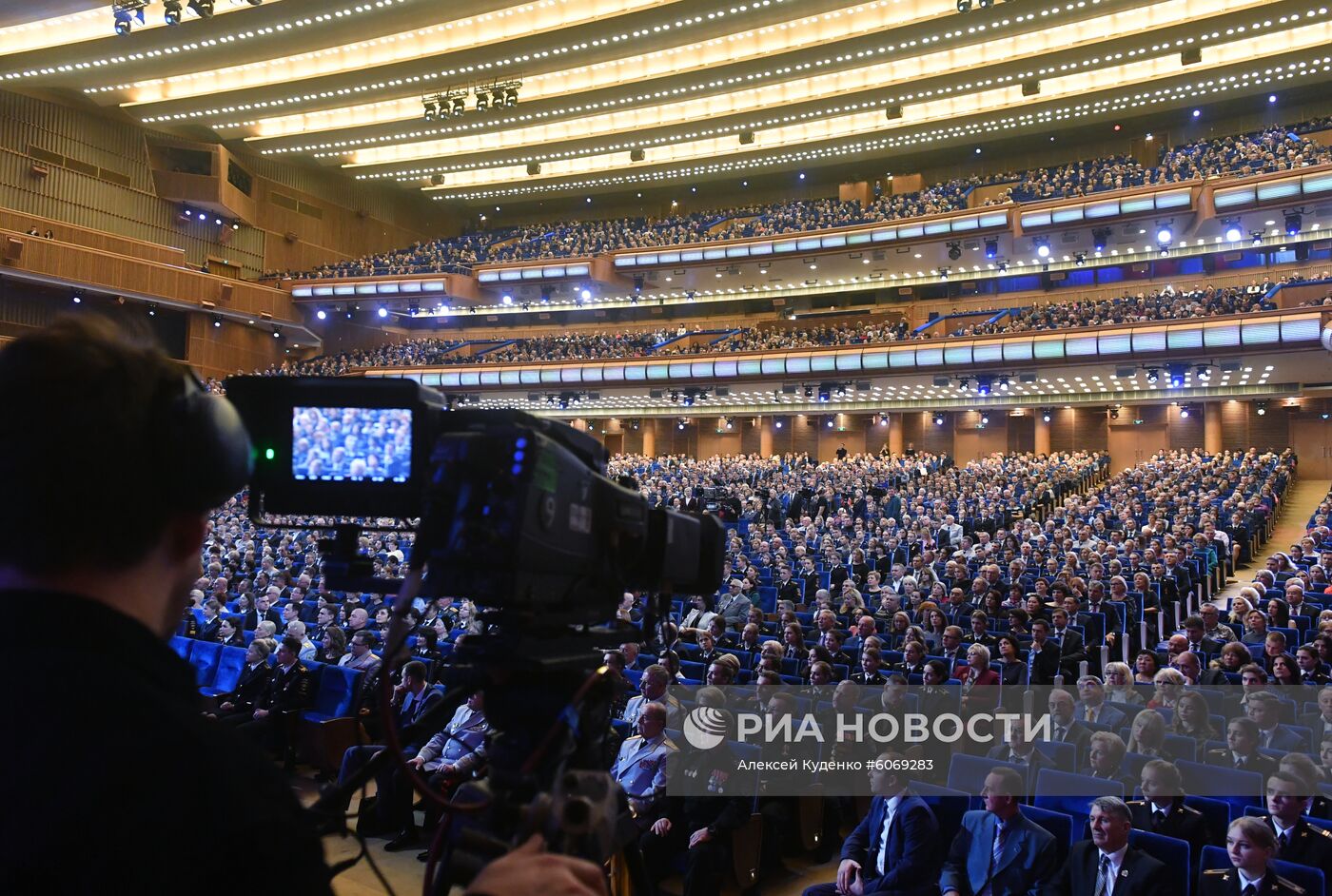 Президент РФ В. Путин принял участие в торжественном вечере ко Дню сотрудника органов внутренних дел РФ