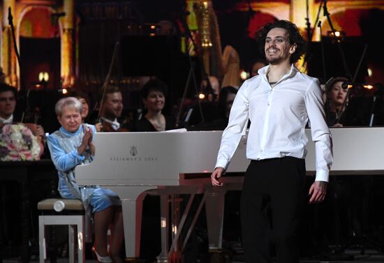 Юбилейный вечер А. Пахмутовой