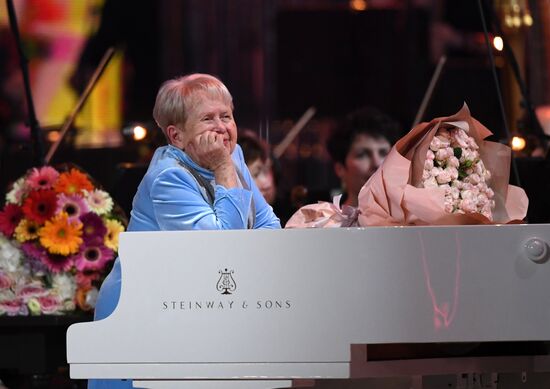 Юбилейный вечер А. Пахмутовой