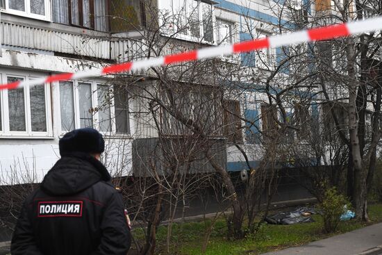 Ситуация на месте гибели женщины и ребенка в Москве