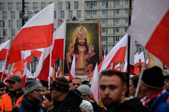 Марш в Варшаве в честь Дня независимости Польши