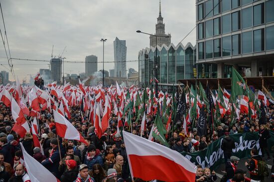 Марш в Варшаве в честь Дня независимости Польши