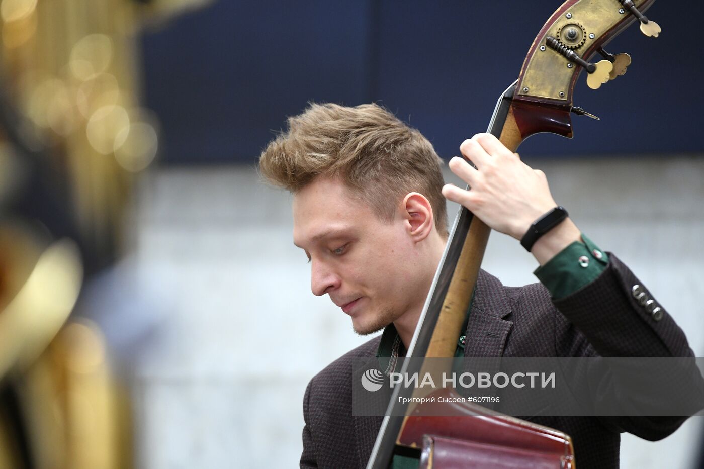Музыкант Артём Баскаков во время концерта на церемонии открытия нового травматологического корпуса больницы № 67 имени Л.А. Ворохобова в Москве. Место: Россия, Москва. Автор: Григорий Сысоев/РИА Новости. Открытие нового травматологического корпуса ГКБ № 67 в Москве