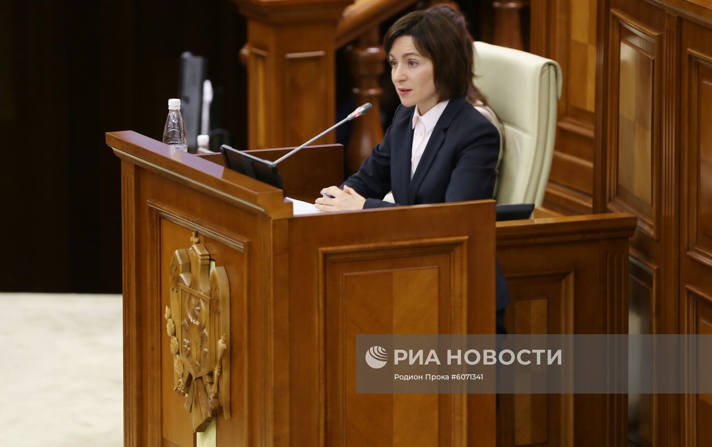 Парламент Молдавии отправил в отставку правительство М. Санду