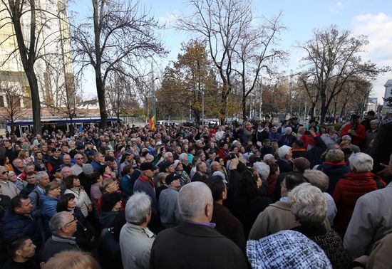 Парламент Молдавии отправил в отставку правительство М. Санду