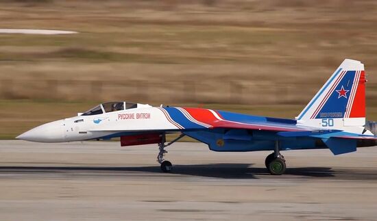 Пилотажная группа "Русские витязи" получила новые истребители Су-35С