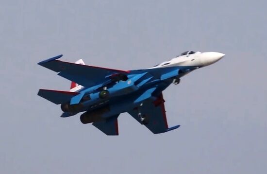 Пилотажная группа "Русские витязи" получила новые истребители Су-35С