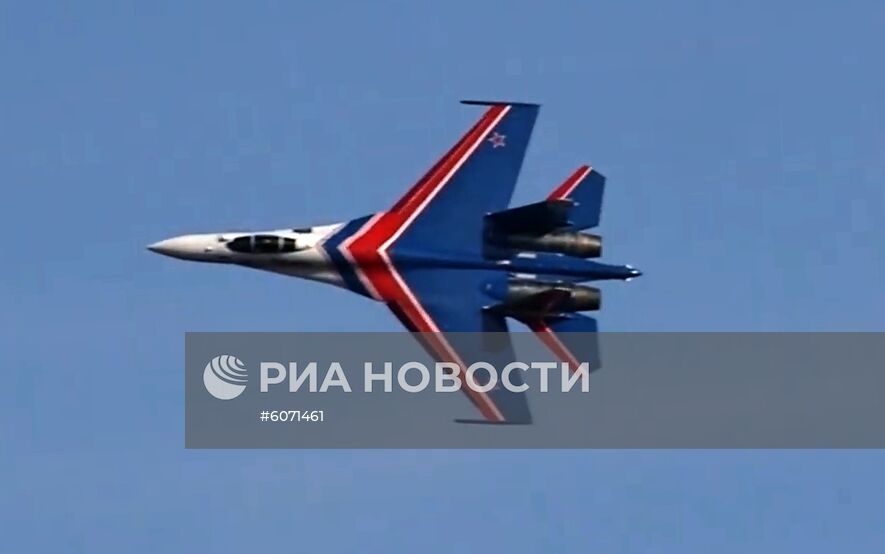 Пилотажная группа "Русские витязи" получила новые истребители Су-35С