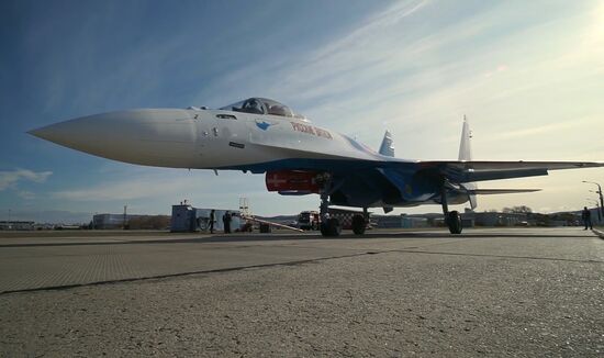 Пилотажная группа "Русские витязи" получила новые истребители Су-35С
