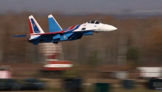 Пилотажная группа "Русские витязи" получила новые истребители Су-35С