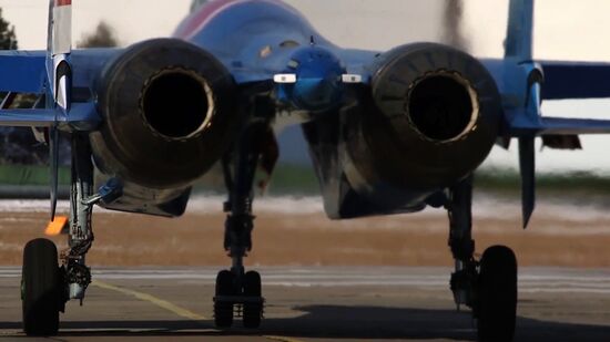 Пилотажная группа "Русские витязи" получила новые истребители Су-35С