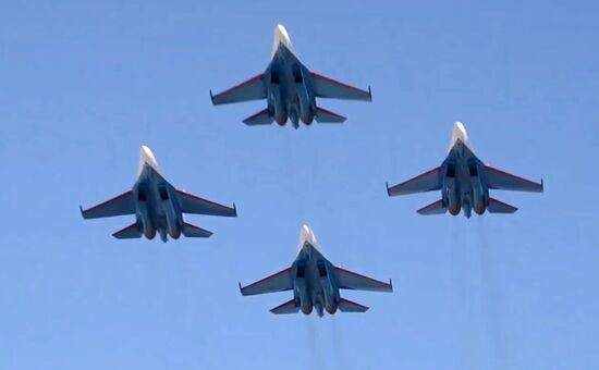 Пилотажная группа "Русские витязи" получила новые истребители Су-35С
