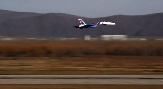 Пилотажная группа "Русские витязи" получила новые истребители Су-35С