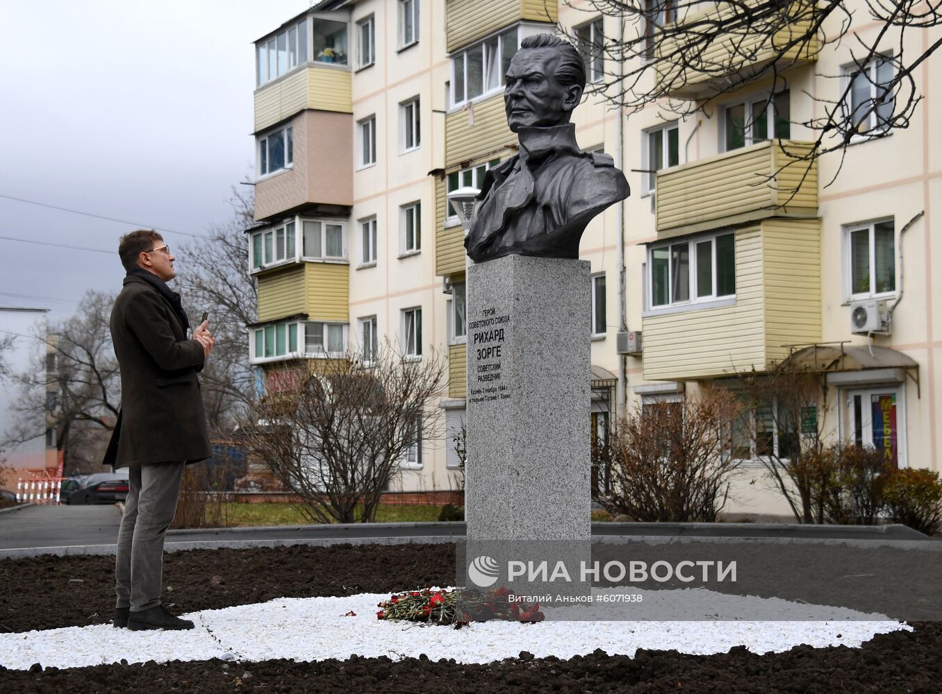 Памятник Рихарду Зорге во Владивостоке