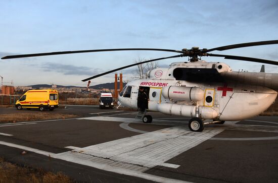 Вертолет санавиации с пострадавшими в ДТП под Читой