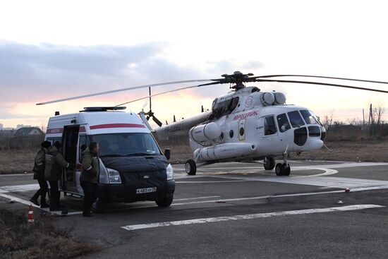 Вертолет санавиации с пострадавшими в ДТП под Читой