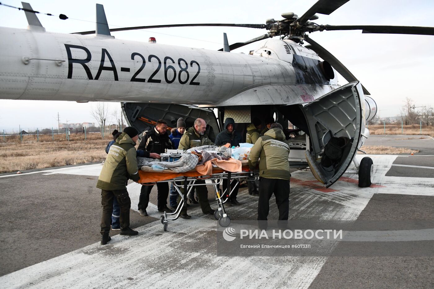Вертолет санавиации с пострадавшими в ДТП под Читой