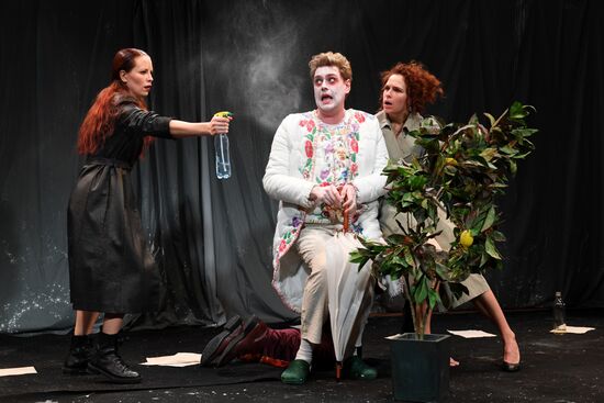 Спектакль "Светит, да не греет" в театре им. М. Н. Ермоловой